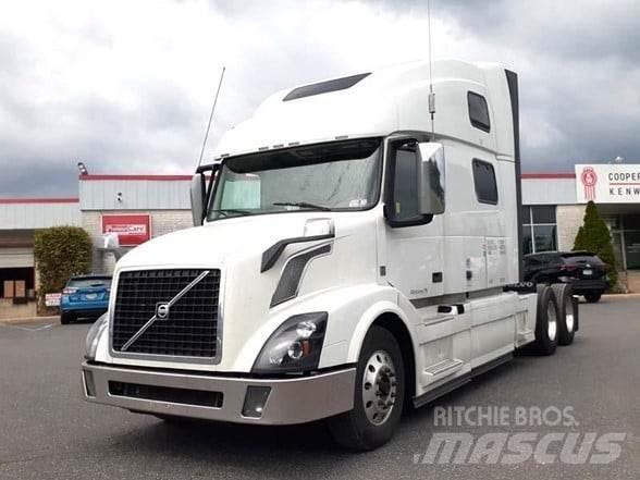 Volvo VNL64T780 Vetopöytäautot
