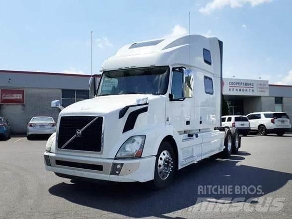 Volvo VNL64T780 Vetopöytäautot