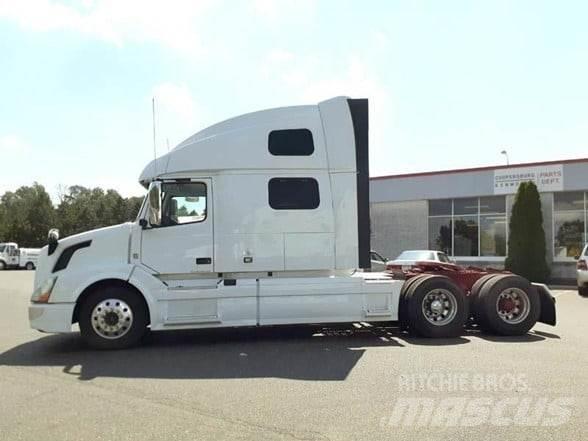 Volvo VNL64T780 Vetopöytäautot