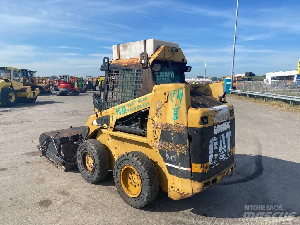 CAT 246 Liukuohjatut kuormaajat
