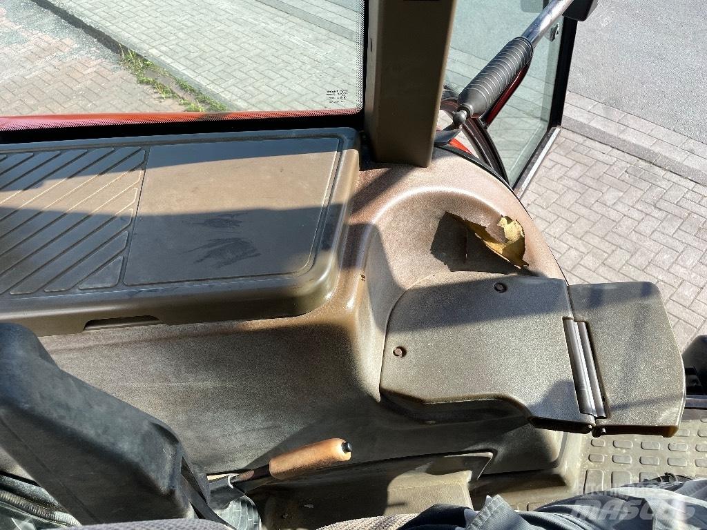 New Holland M 160 Traktorit