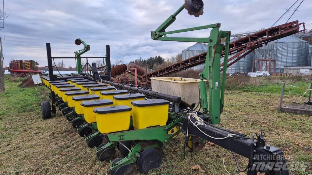 John Deere 1760 Istutuskoneet