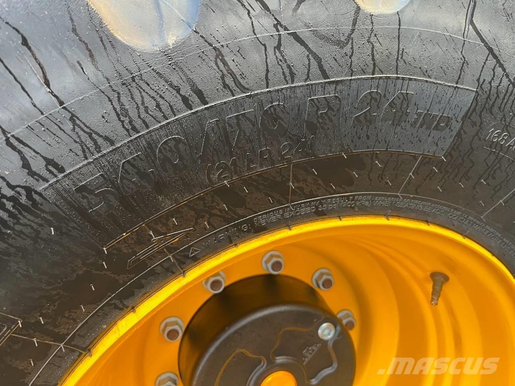 JCB 413 S Pyöräkuormaajat