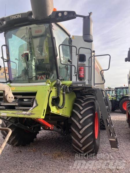 CLAAS TRION 530 Leikkuupuimurit
