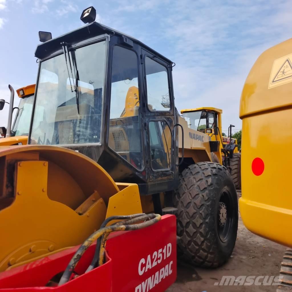 Dynapac CA 251 D Telakaivukoneet