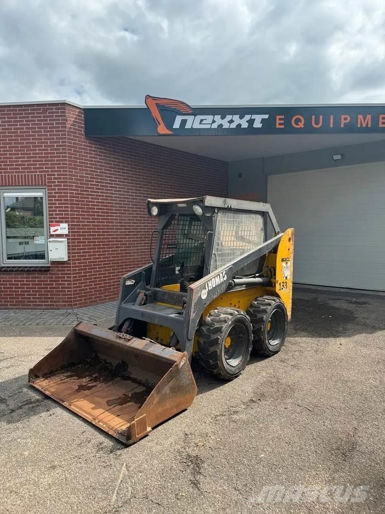 Thomas T153 Liukuohjatut kuormaajat