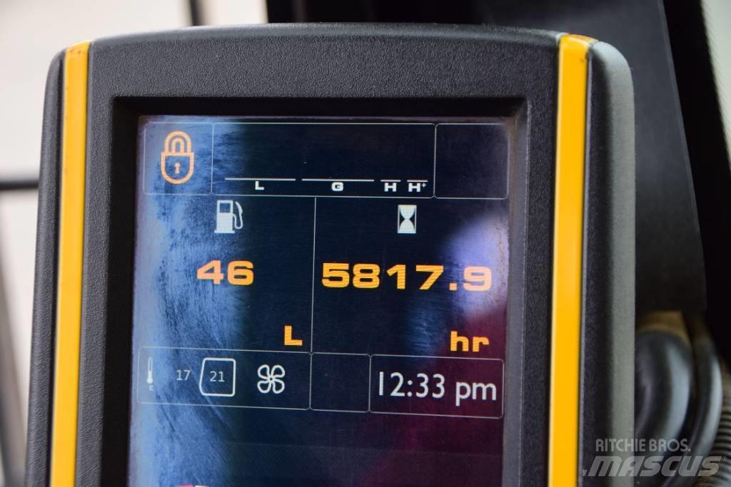 JCB JS131LC PLUS Telakaivukoneet