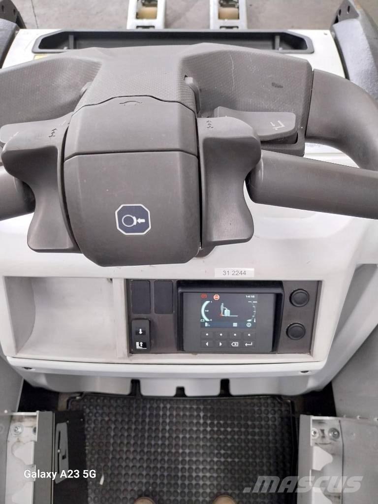 UniCarriers PLR200 Lavansiirtotrukit ajotasolla