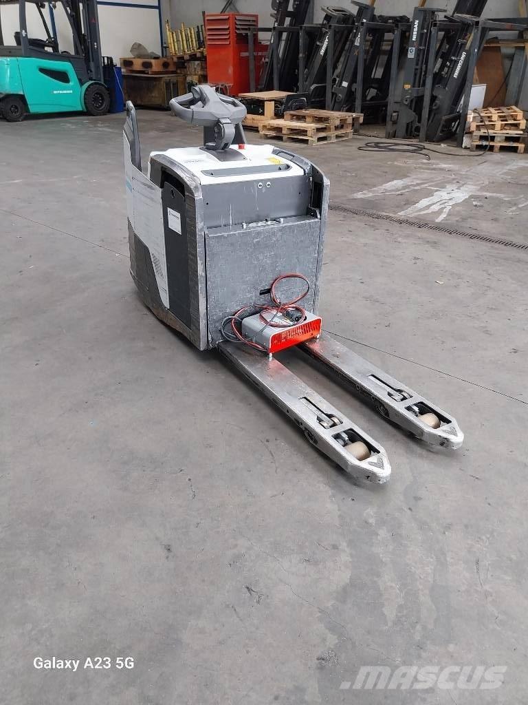 UniCarriers PLR200 Lavansiirtotrukit ajotasolla
