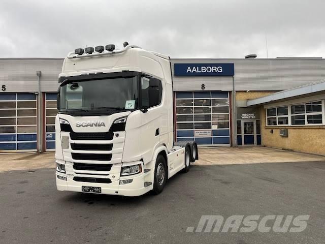 Scania S 590 Vetopöytäautot