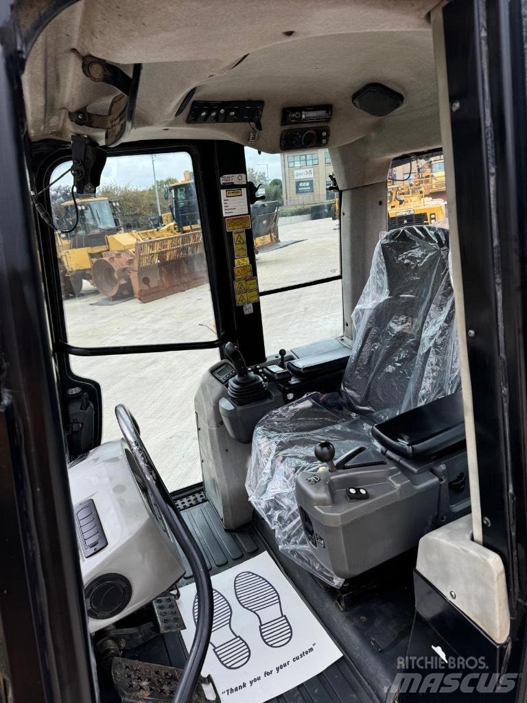 CAT 953D Telakuormaajat