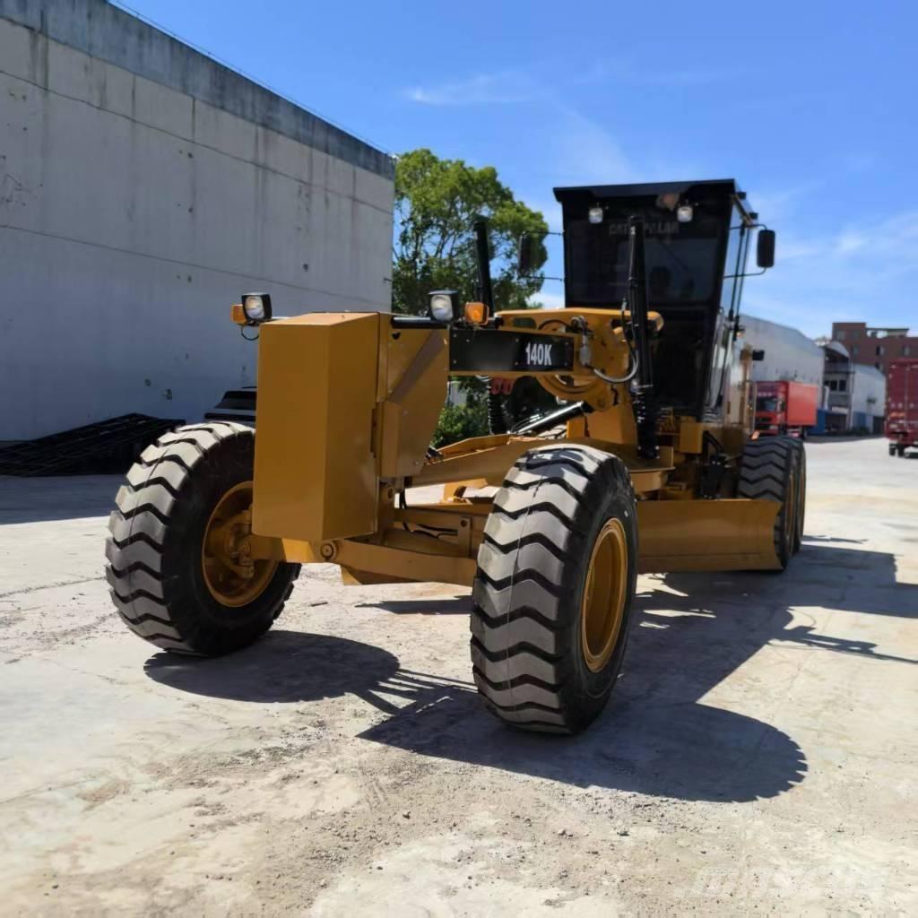 CAT 140K Tiehöylät