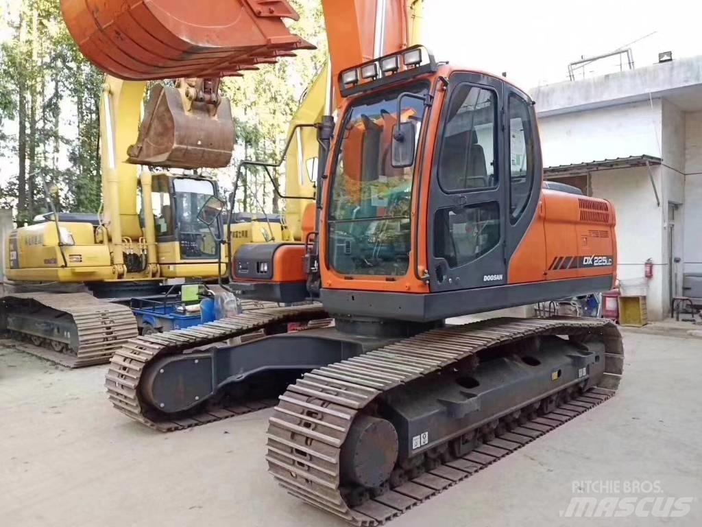 Doosan DX 225 LC Telakaivukoneet