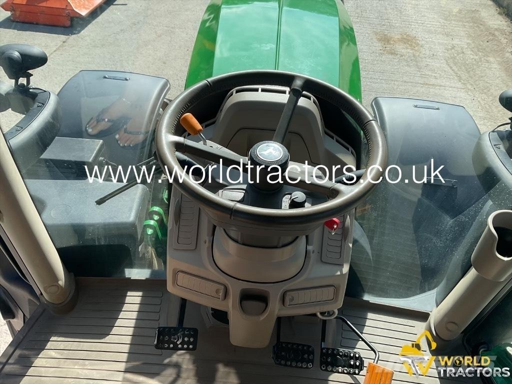 John Deere 6215 R Traktorit