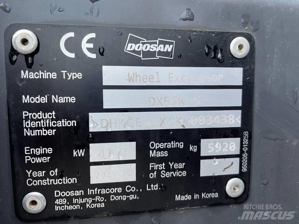 Doosan DX 57 W-5 Pyöräkaivukoneet