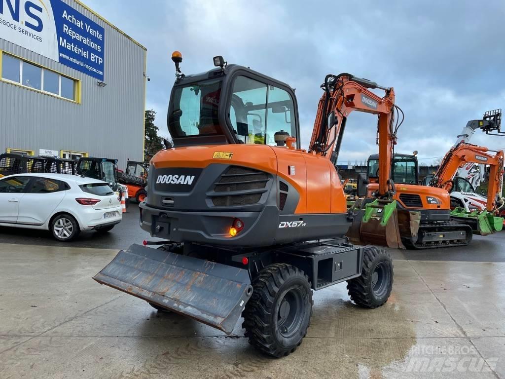Doosan DX 57 W-5 Pyöräkaivukoneet