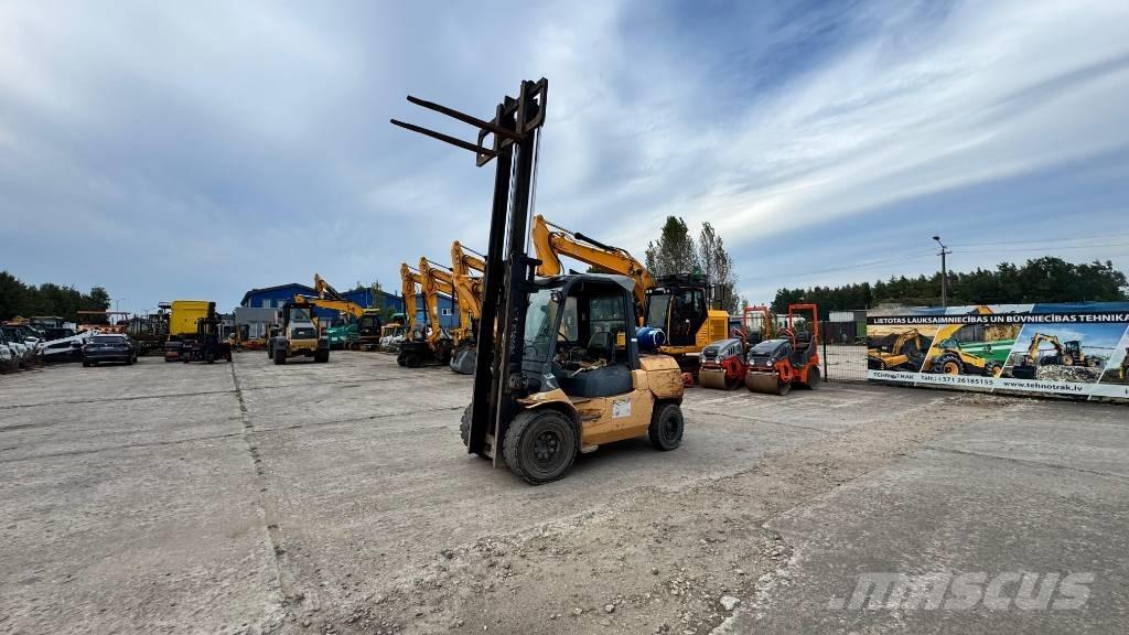 Toyota 02-7 FD 40 Nestekaasutrukit