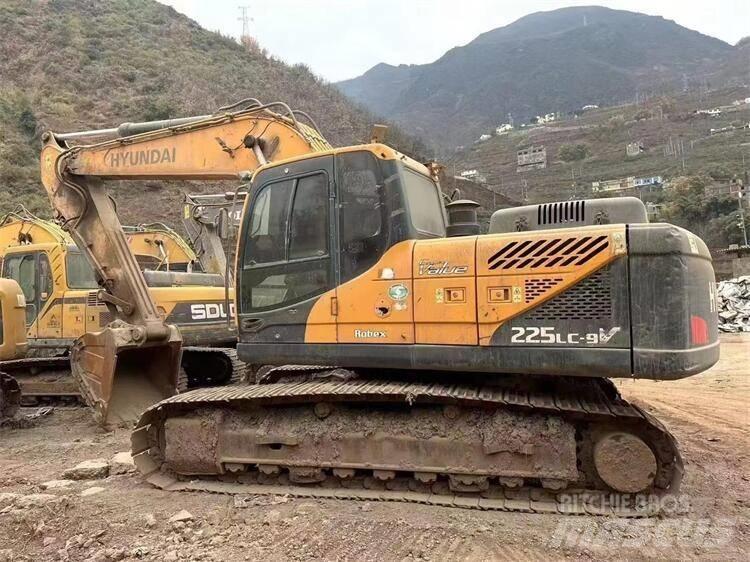 Hyundai R215VS Pyöräkaivukoneet