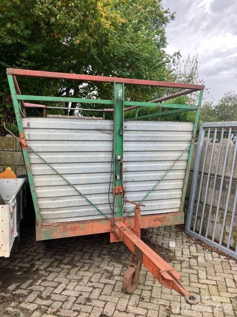Veewagen  Eläinkuljetusperävaunut