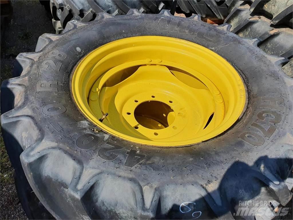 Mitas 420/70R28 x2 Renkaat ja vanteet