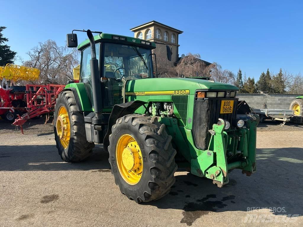 John Deere 8200 Traktorit