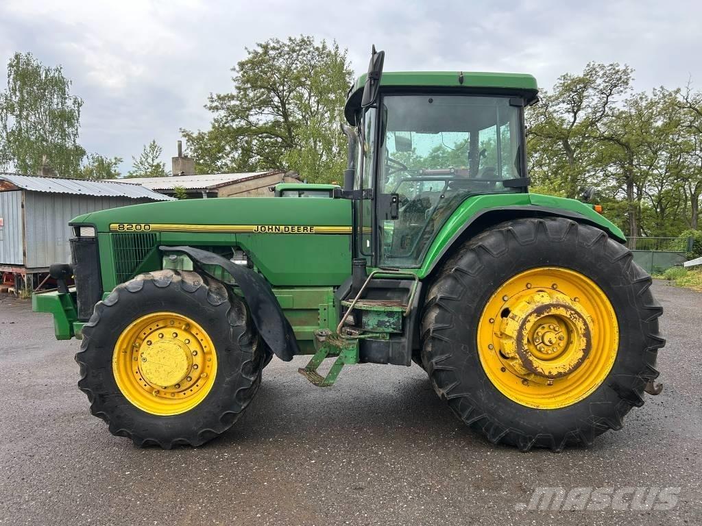 John Deere 8200 Traktorit