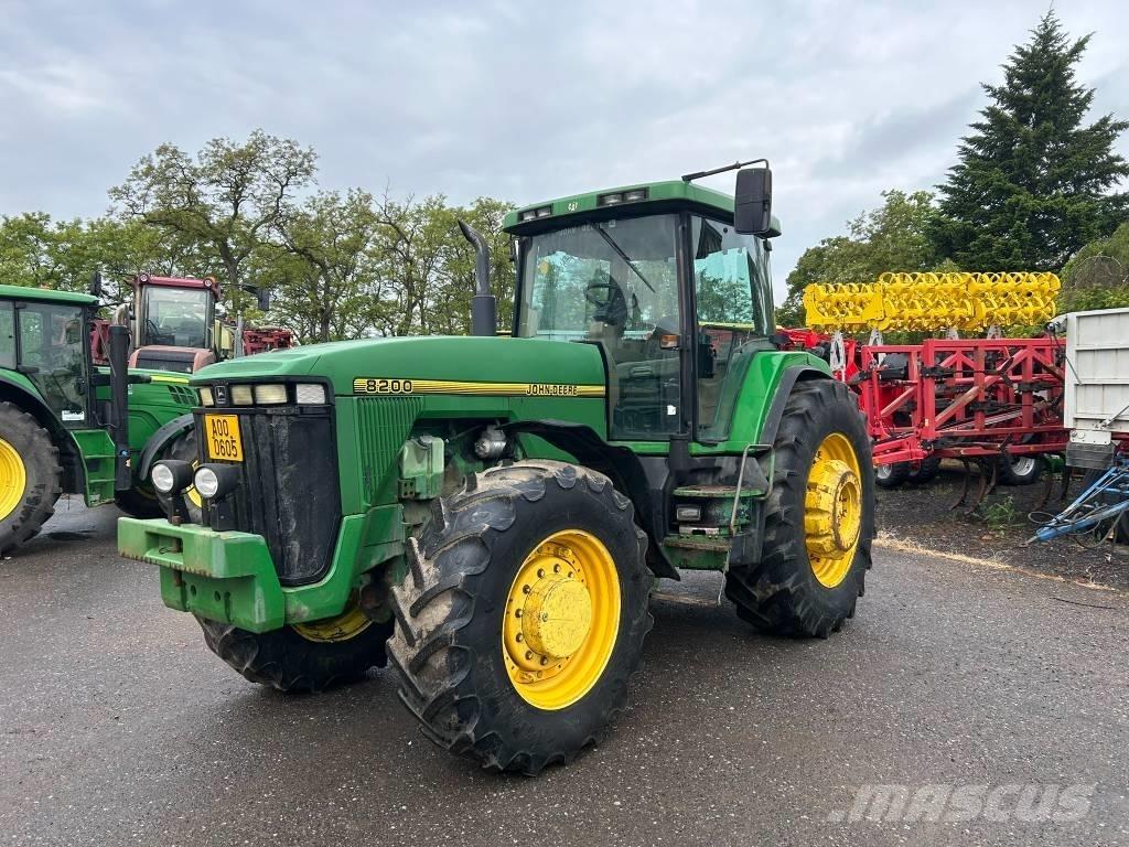 John Deere 8200 Traktorit