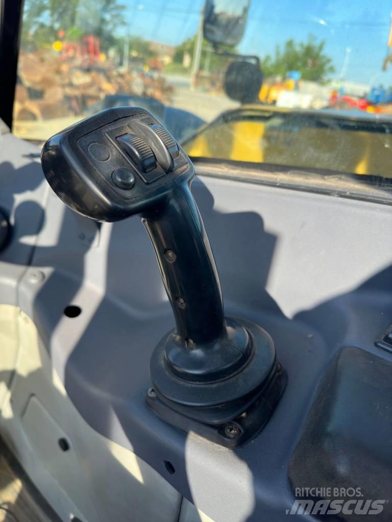 CAT TH407AG Maatalouskurottajat