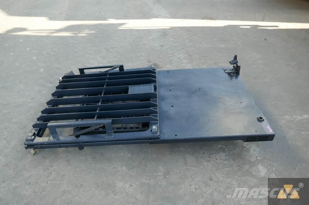CAT 357-4102 Ohjaamot ja sisustat