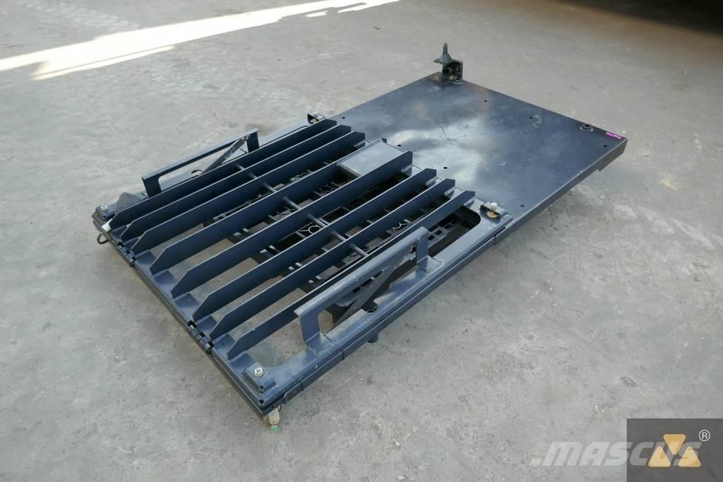 CAT 357-4102 Ohjaamot ja sisustat