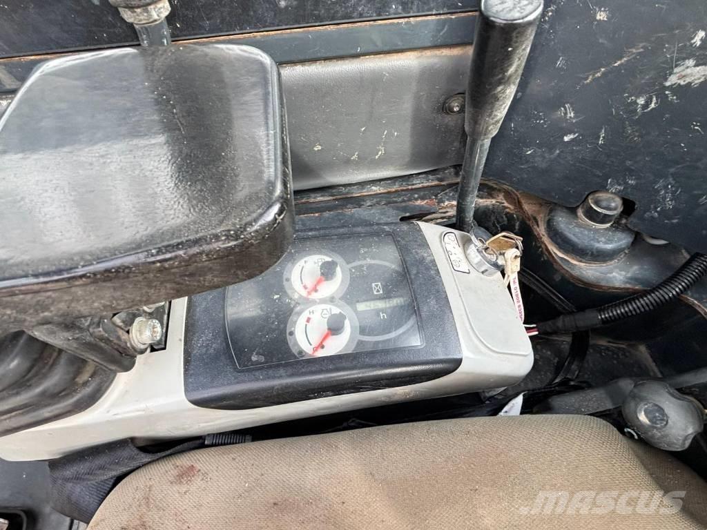 Komatsu PC 26 MR-3 Minikaivukoneet < 7t