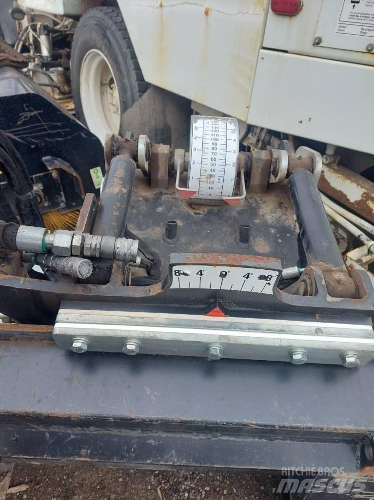 CAT PC305B Asfalttileikkurit