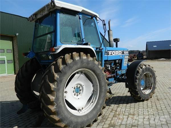 Ford 8210 Traktorit