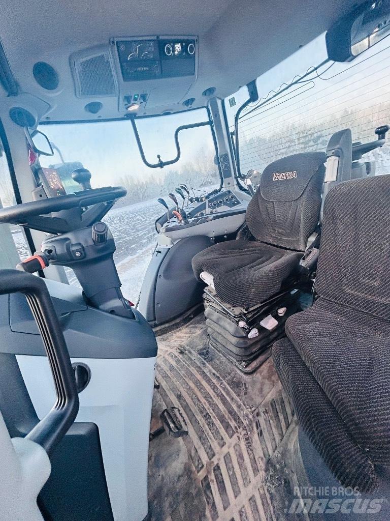 Valtra T 215 Active Traktorit