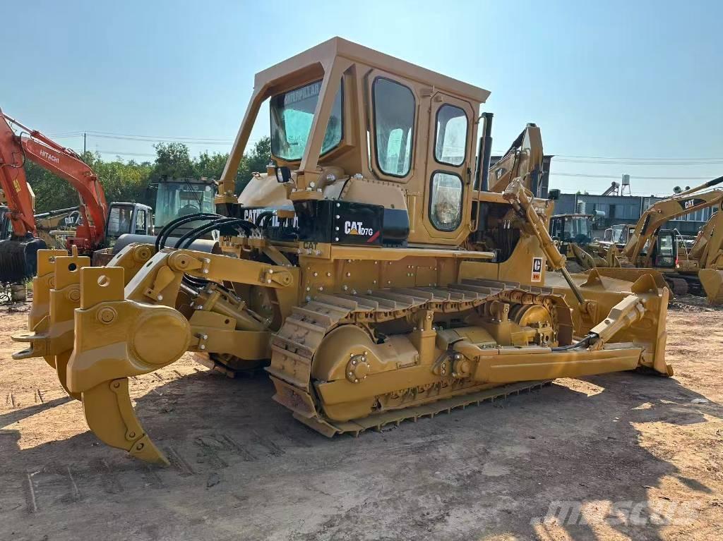 CAT D7G Telaketjupuskutraktorit