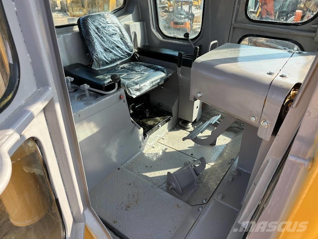 CAT D7G Telaketjupuskutraktorit