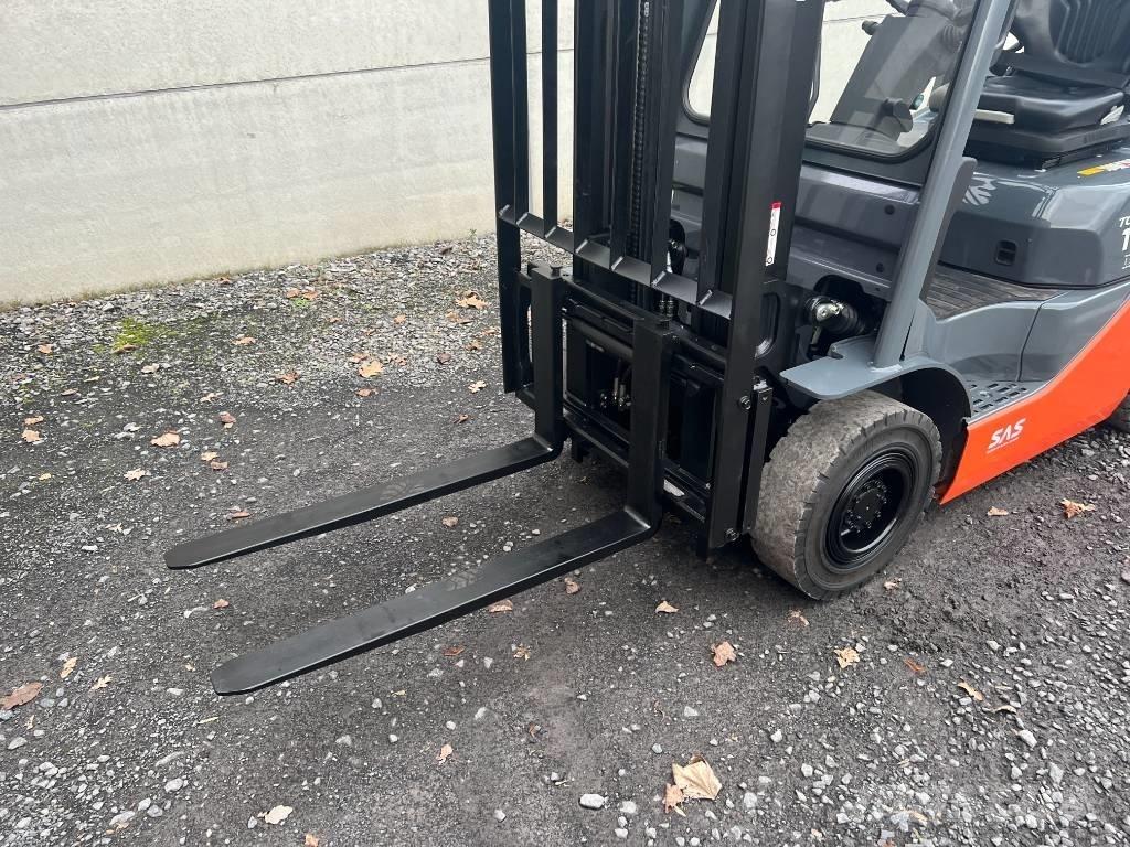 Toyota 02-8FGF15 Nestekaasutrukit