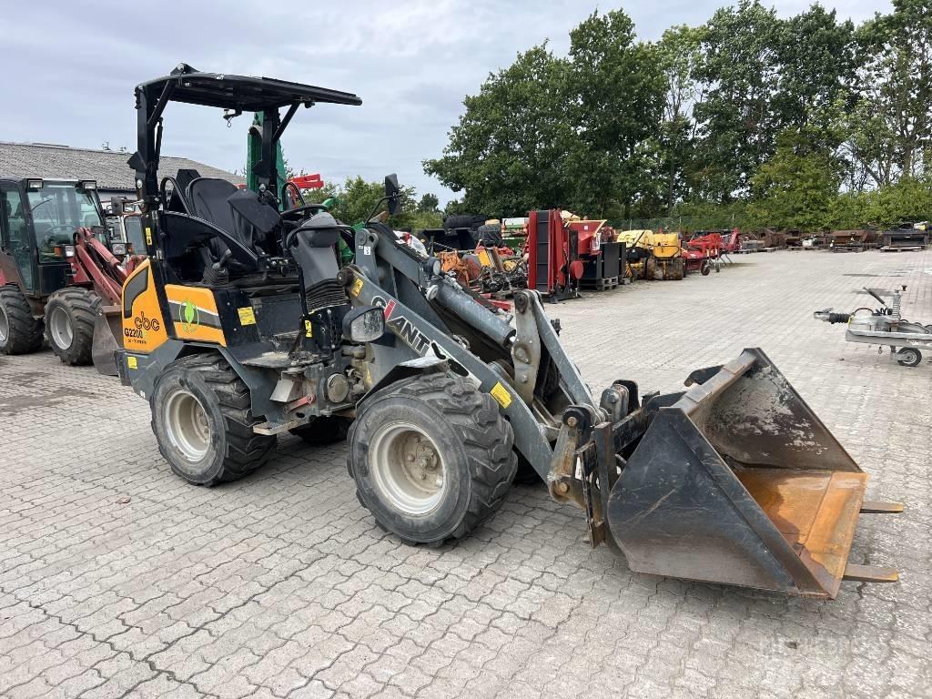 GiANT 2200E Pienkuormaajat