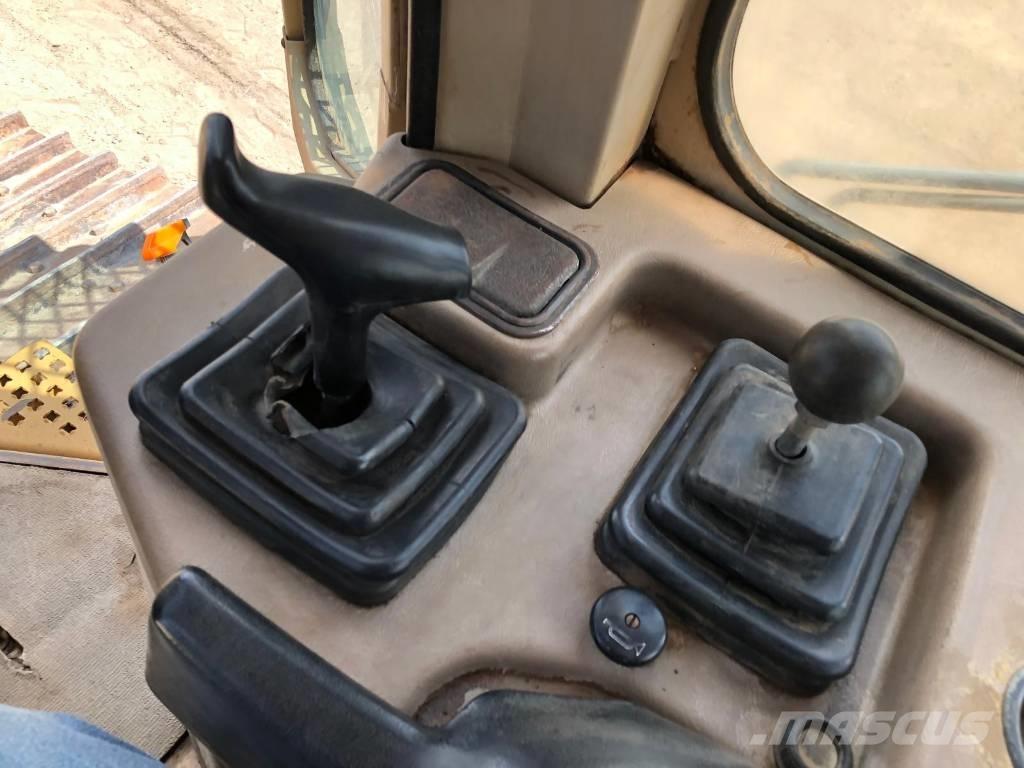 CAT D 5 M XL Telaketjupuskutraktorit