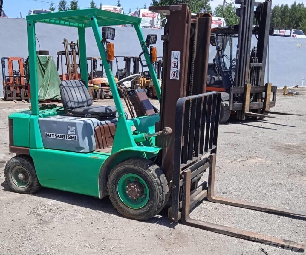 Mitsubishi FG25 Nestekaasutrukit
