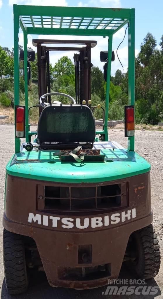 Mitsubishi FG25 Nestekaasutrukit