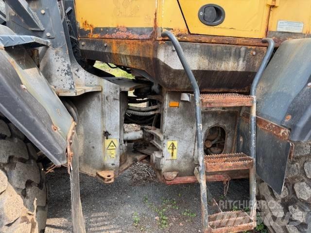 Komatsu WA 200 Pyöräkuormaajat