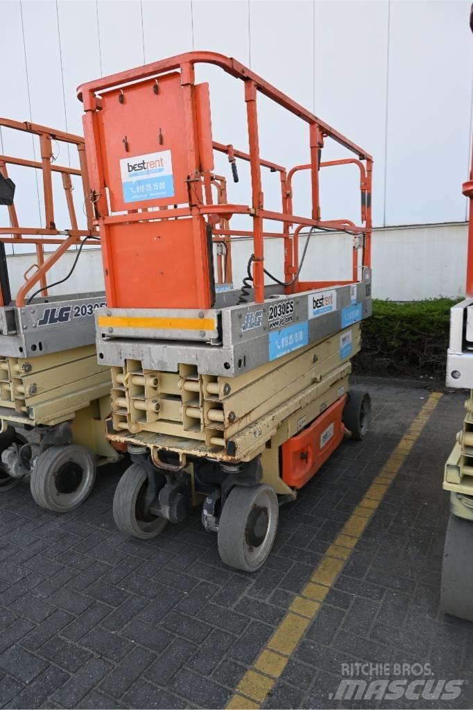 JLG 2030 ES Saksilavat