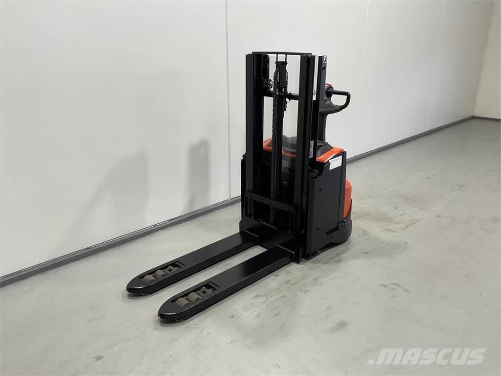 Toyota SWE200D Ajettavat pinoamisvaunut