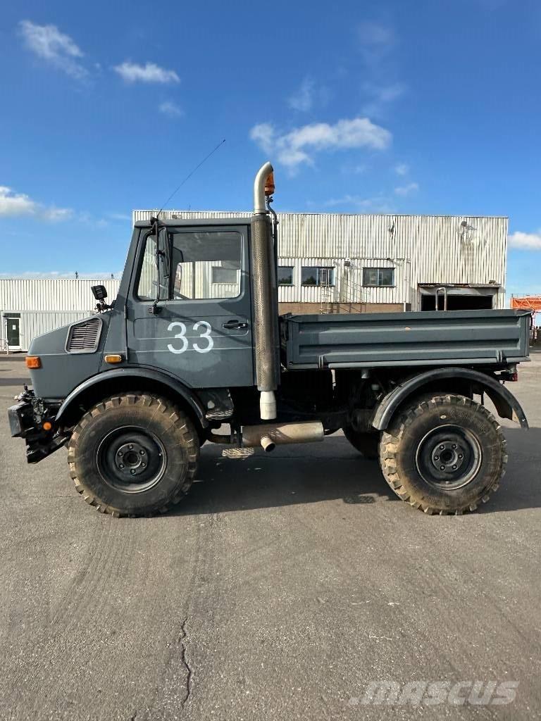 Unimog U 1400 Vetopöytäautot