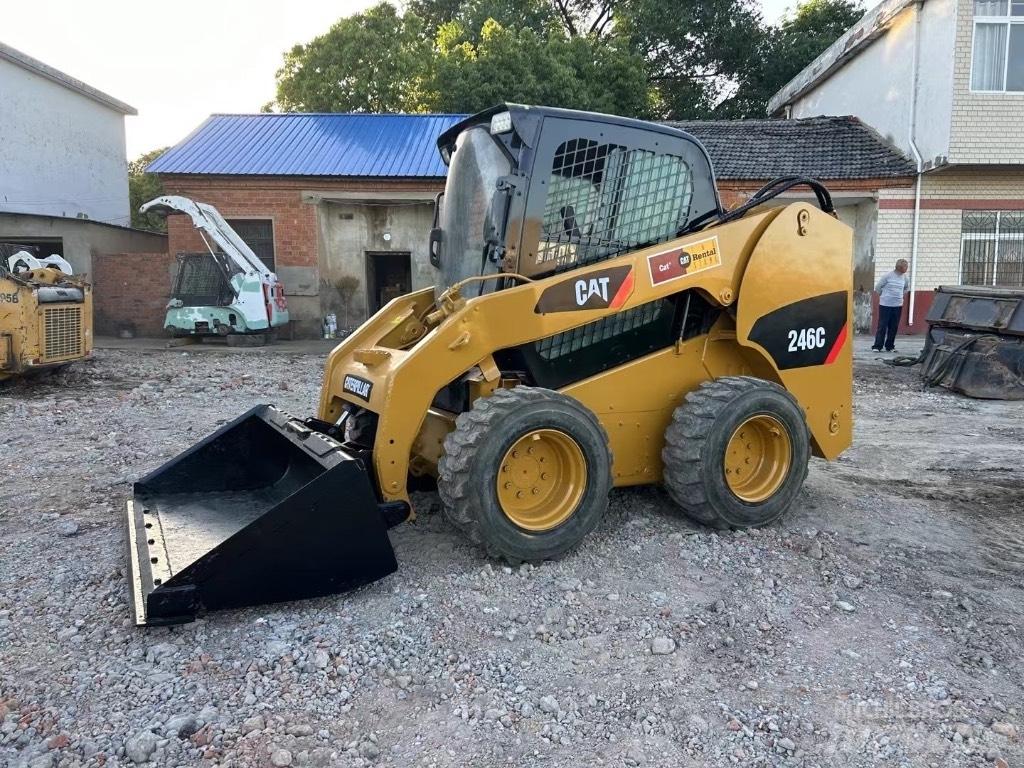 CAT 246 C Liukuohjatut kuormaajat