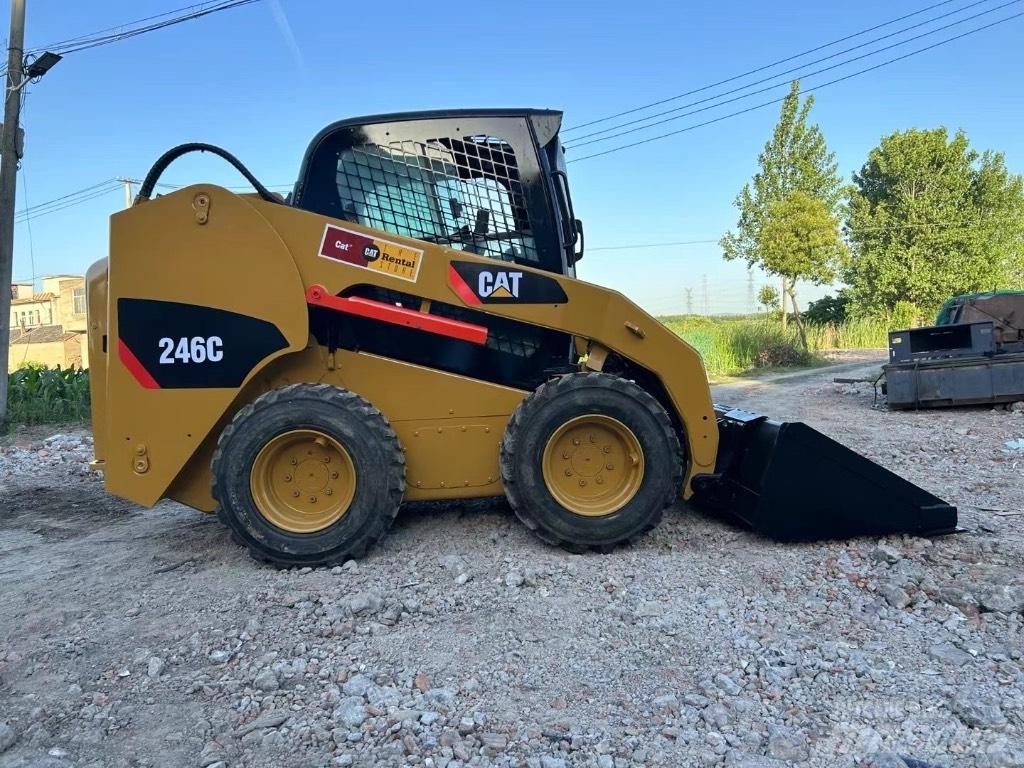 CAT 246 C Liukuohjatut kuormaajat