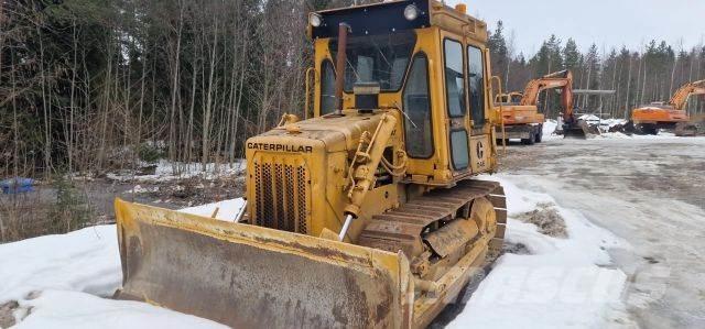 CAT D4E Telaketjupuskutraktorit