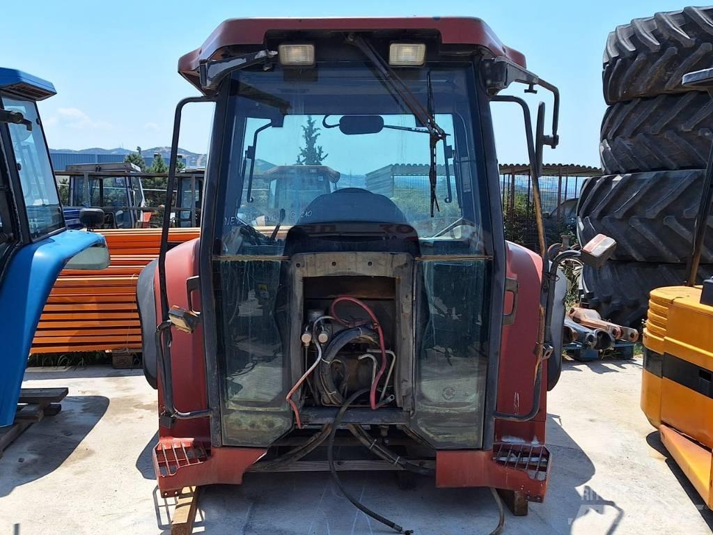 New Holland G 210 Ohjaamo ja sisusta