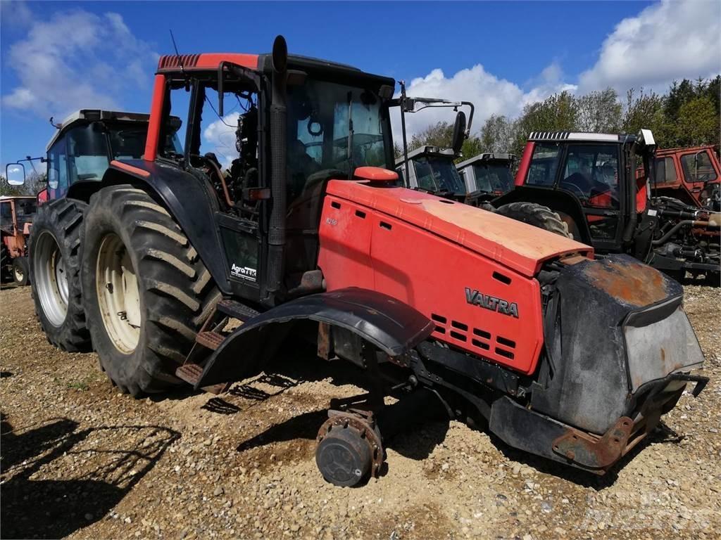 Valtra 8350 Traktorit